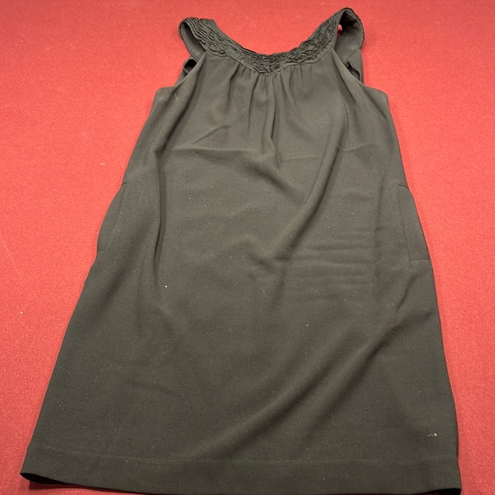 Black sleeveless dress